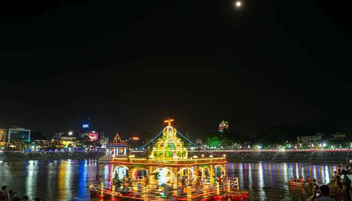 मयलापुर चैन्नई दर्शनीय स्थल में से एक है