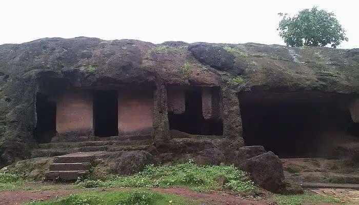 मुंबई के पर्यटन स्थल में से एक महाकाली केव्स है