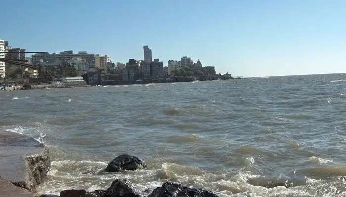 महालक्ष्मी मंदिर मुंबई के पर्यटन स्थल में से एक है