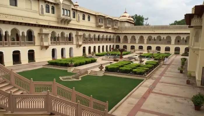 रामबाग आगरे का ताजमहल के पास घूमने के लिए सबसे अच्छी जगह है