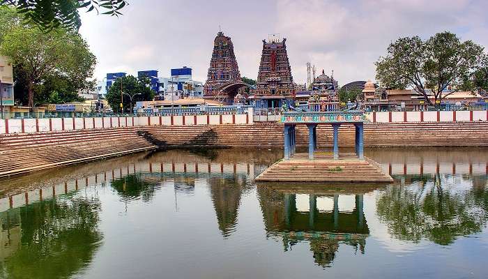 वडपलानी मुरूगन टेंपल चैन्नई दर्शनीय स्थल में खूबसूरत जगह है