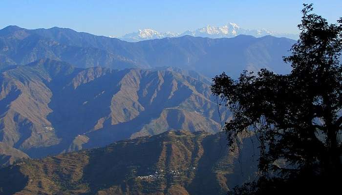 नैनीताल दर्शनीय स्थल में हिमालय व्यू पॉइंट घूमने के लिए सबसे अच्छी जगह है