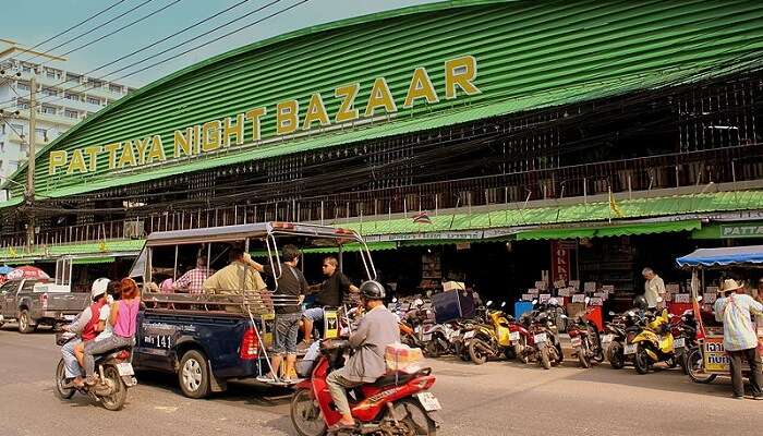 Side walk in Pattaya Night Bazaar