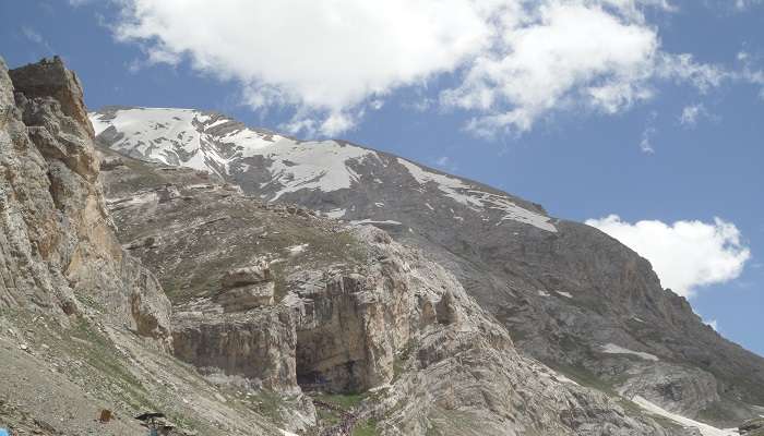 A stunning view of Amarnath cave