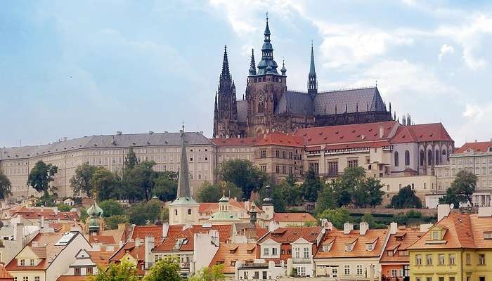 Visit famous castle in Prague in Summer.