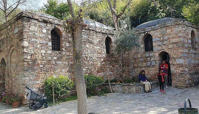 Don’t Wear Shoes When Entering A Place Of Worship