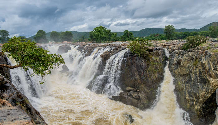 stunning view at one of the best tourist places in Hogenakkal