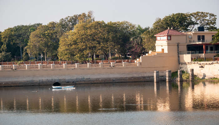 Picturesque view of the Ranmal Lake, one of the best places to visit in Jamnagar