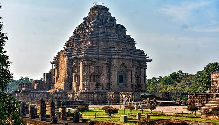 Explore the ancient temple of the 13th century and discover the history of the city at Konark Sun temple.