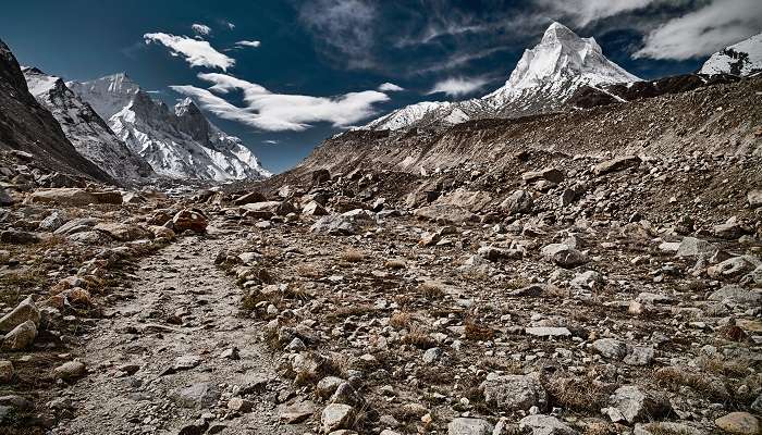 Witness the lofty Milam Glacier while exploring Munsiyari