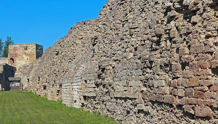 A stone fortress wall is an ideal spot for people searching for historical places to visit in Moradabad