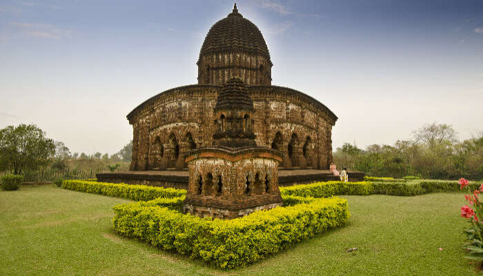 Get immersed in the serene vibes of Radhashyam temple