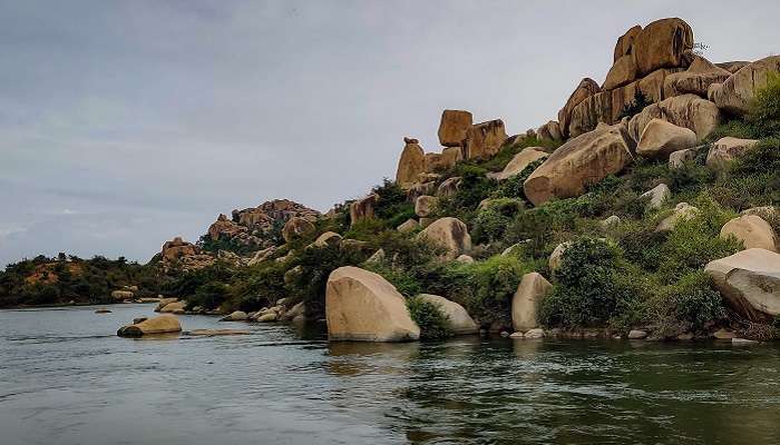 Sanapur lake is a serene place to visit in and around Koppal where you can have a stunning sightseeing view from the top.