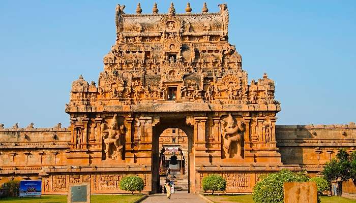 Get enthralled by the stunning architecture of Brihadeeswarar Temple