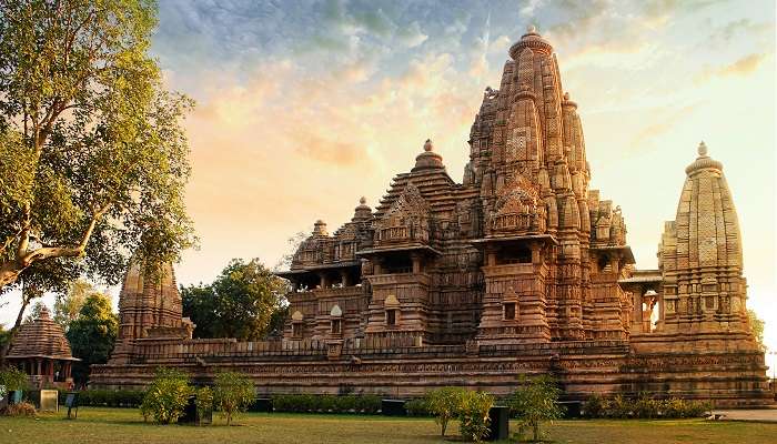 visitez le lieu historique Khajuraho, l'un des meilleurs lieux à visiter en septembre en Inde