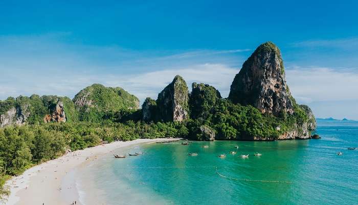 Explorez la plage de Krabi, l'un des meilleur Lieux à visiter en décembre dans le monde