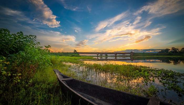 Profitez un magnifique paysage de l'île de Majuli, c'est l'un des meilleur lieux à visiter en juillet en Inde 