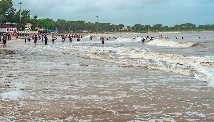 Explorez la belle plage 