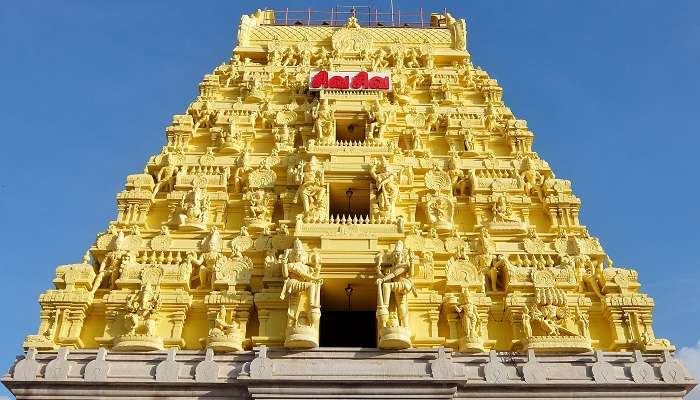 Soak in the sanctity of Rameshwaram Temple which is one of the best temples in Tamil Nadu