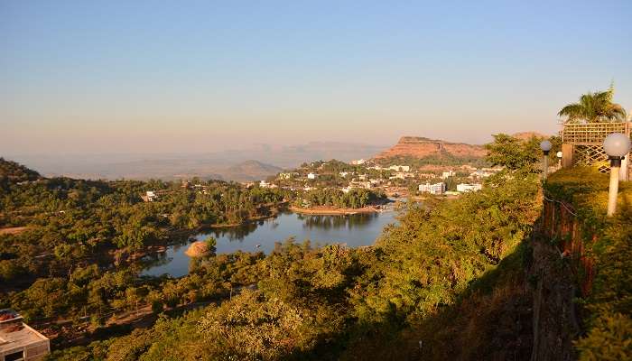 Profitez de la vue panoramique sur Satputra