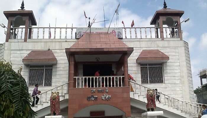 A front view of Shakti Mandir, one of the religious places to visit in Dhanbad