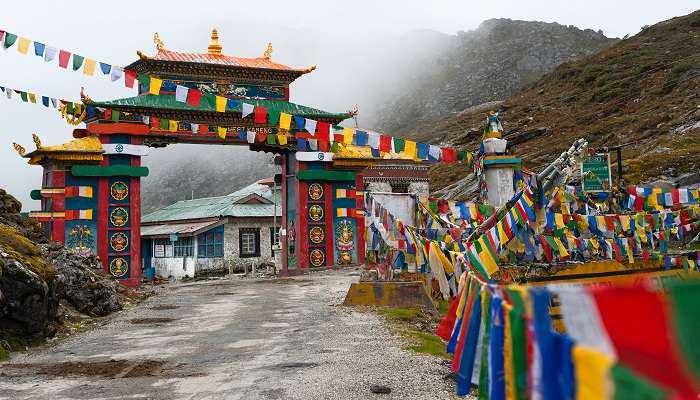 Explorez les magnifiques monastères de Tawang, c'est l'un des meilleur lieux à visiter en juillet en Inde 