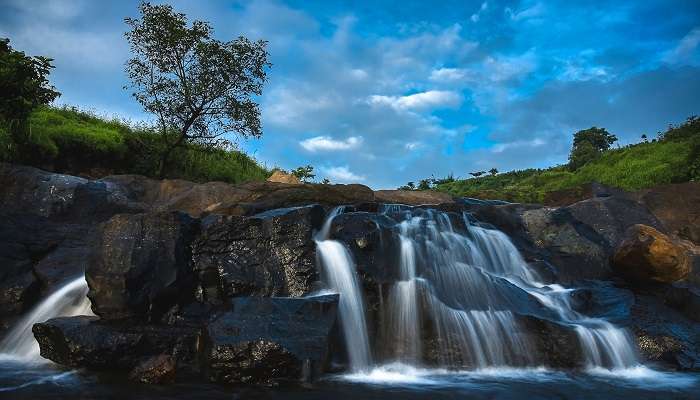 Vue fascinante sur la cascade de Badlapur, c'est l'un des meilleur lieux à visiter à Konkan