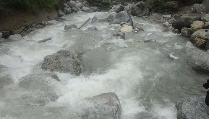 Prendre un bain sacré à Ban Ganga