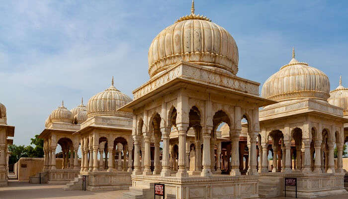 Explorez Le Devikund Sagar à Bikaner, c'est l'un des meilleur endroits à visiter en août en Inde