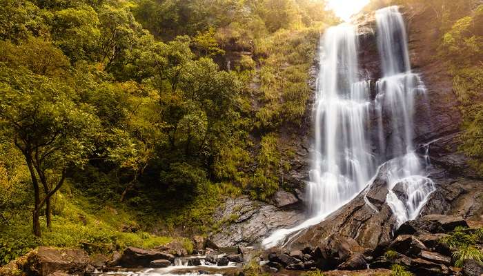 La chutes de Hebbe en Chikmagular, c'est l'une des meilleur lieux à visiter en mars en Inde