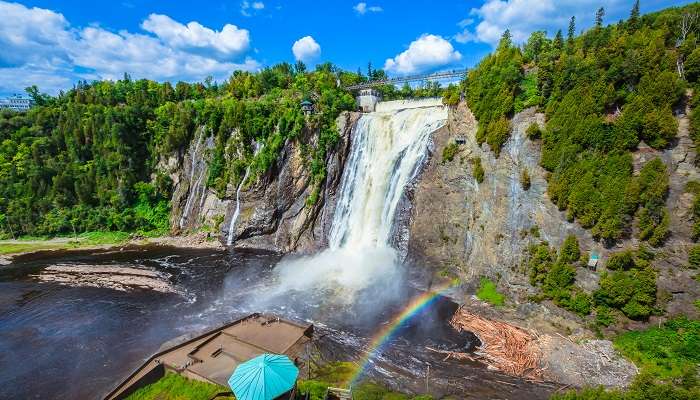 La vue magnifiques du chutes Montmorency, c'est l'une des meilleurs endroits à visiter au Canada