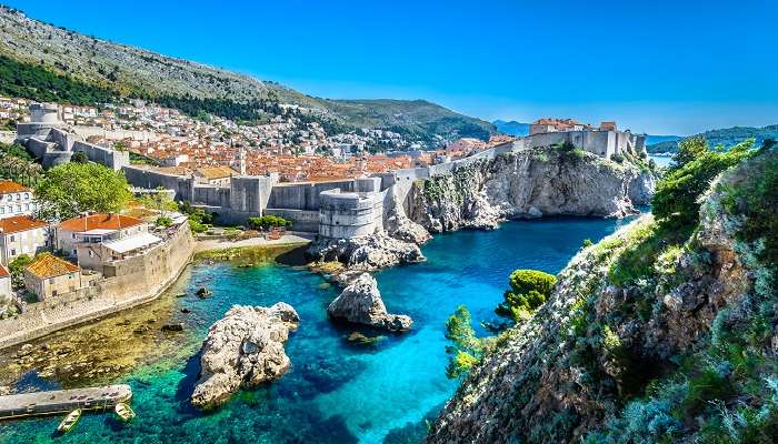 Admirez la vue magnifique de Croatie, c'est l'une des meilleurs endroits à visiter en septembre