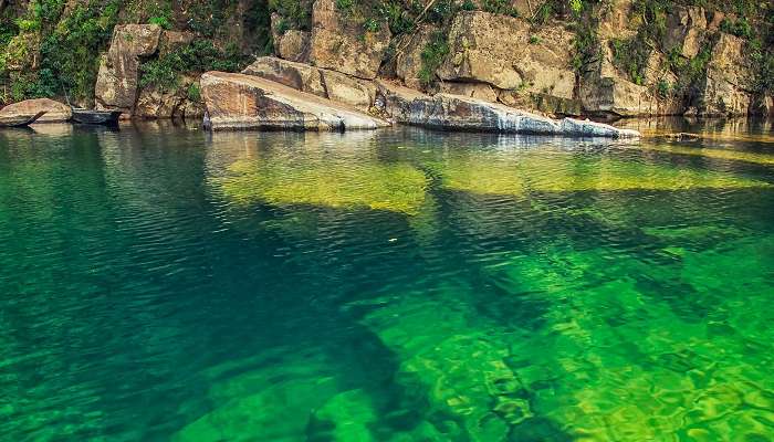 Rivière Dawki, la rivière la plus propre d'Inde, c'est l'une des meilleur lieux à visiter en janvier en Inde 