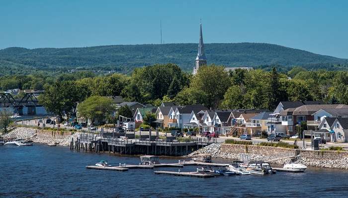 Gatineau, explorez la vue de montagne et la lac, c'est l'une des meilleurs endroits à visiter en septembre