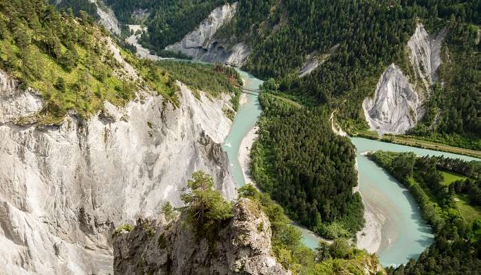 Grand Canyon Suisse est la meilleur endroits à visiter en Suisse en hiver 