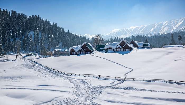 Gulmarg, la belle stations de montagne, profitez la neige, c'est l'une des meilleur 