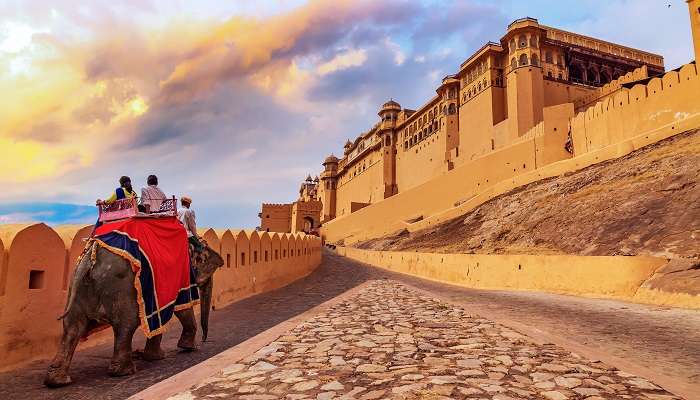 Balade en éléphant au fort Amer, Jaipur, C'est 'une des meilleur lieux à visiter en mars en Inde 