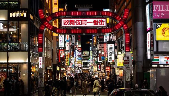 La vue nocturne de Kabukicho, 