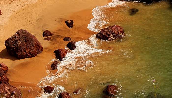 Profitez de la vue naturelle sur la plage de Kelshi, C'est l'une des meilleur lieux à visiter à Konkan