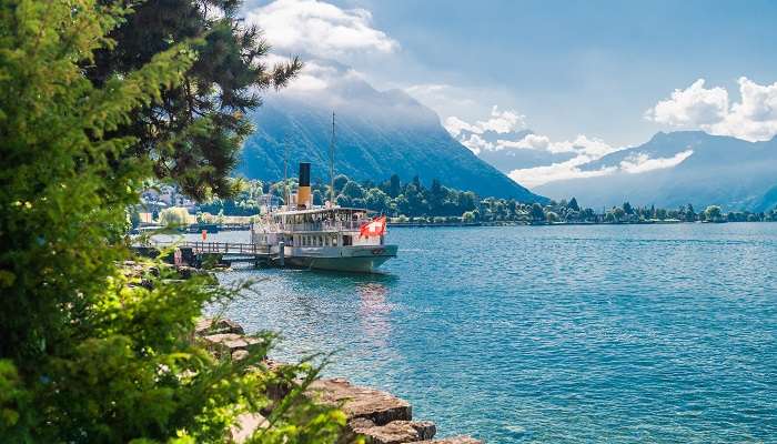 La vue incroyable de Leman, c'est l'un des meilleur lieux à visiter en Suisse en hiver 