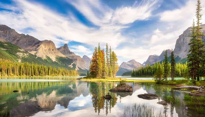 La belle vue de la lacs Maligne, c'est l'une des meilleurs endroits à visiter au Canada