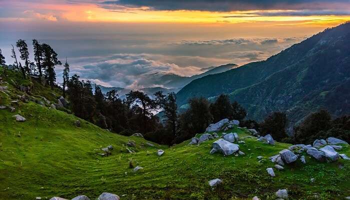 La vue magnifique de Mcleodganj est l'un des meilleur lieux à visiter près de Chandigarh