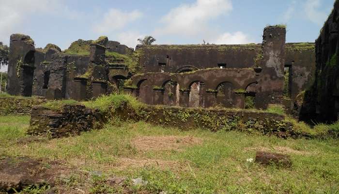 Explorez Monastère dominicain, c'est l'une des meilleurs endroits à visiter à Daman 