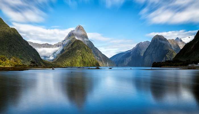 La vue magnifiques de montagne et la lac, en Nouvelle-Zelande, c'est l'une des meilleurs endroits à visiter en janvier 