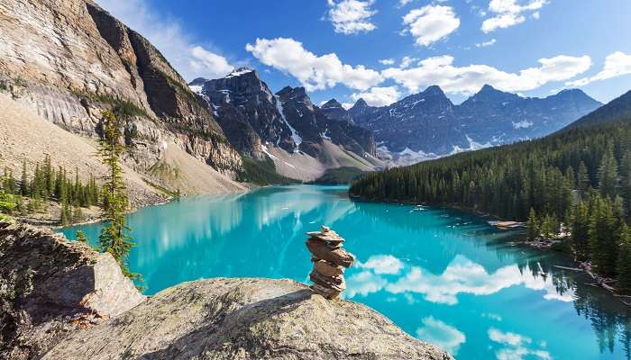 Magnifique lac Moraine dans le parc national Banff