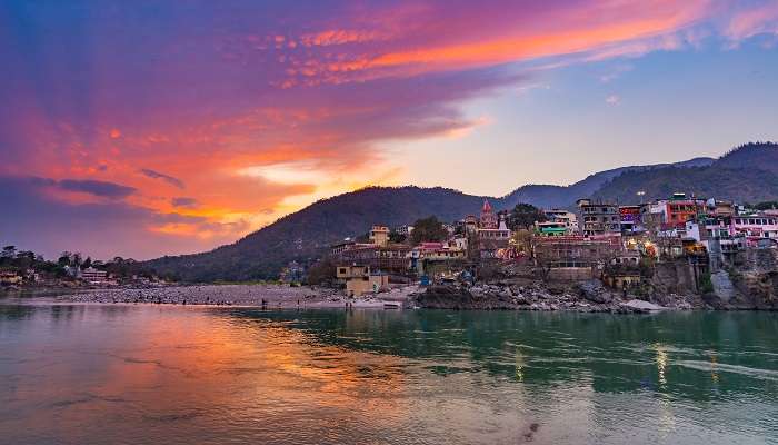 Rishikesh, la ville du yoga, C'est l'une des meilleur lieux à visiter en mars en Inde