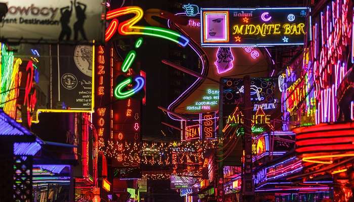 Explorez la vue colorée de Soi Cowboy,