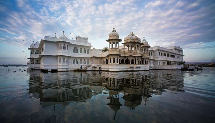 Explorez udaipur, la villle magnifiques de Rajasthan, c'est l'une des meilleur lieux à visiter en janvier en Inde 