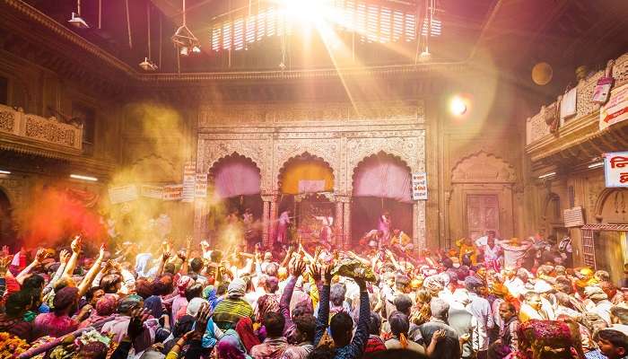 Profitez de la célébration de Holi à Vrindavan