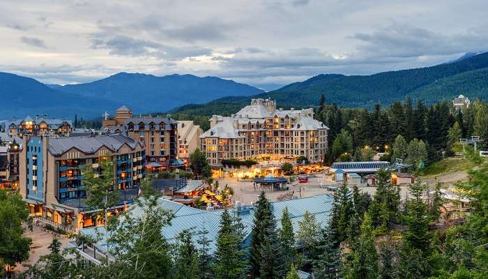 La vue magnifiques de la neige en Whistler, c'est l'une des meilleurs endroits à visiter au Canada 